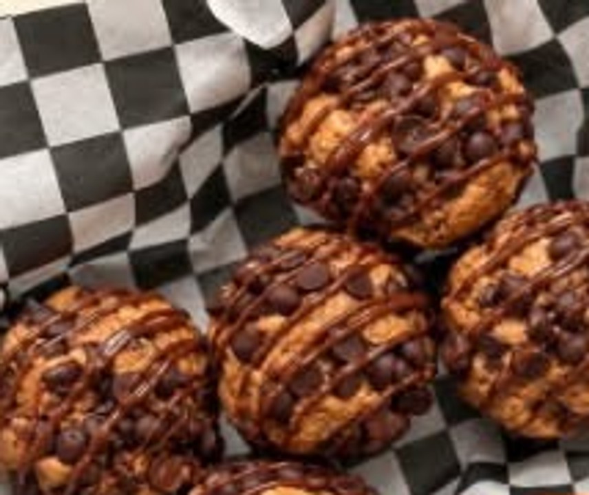 Peanut Butter Chocolate Protein Balls